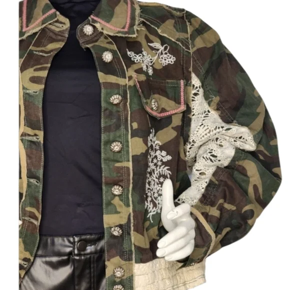 NWOT POL Camo Lace Embroidered Jacket – Boho Luxe Statement Layer Size Large - Picture 3 of 12